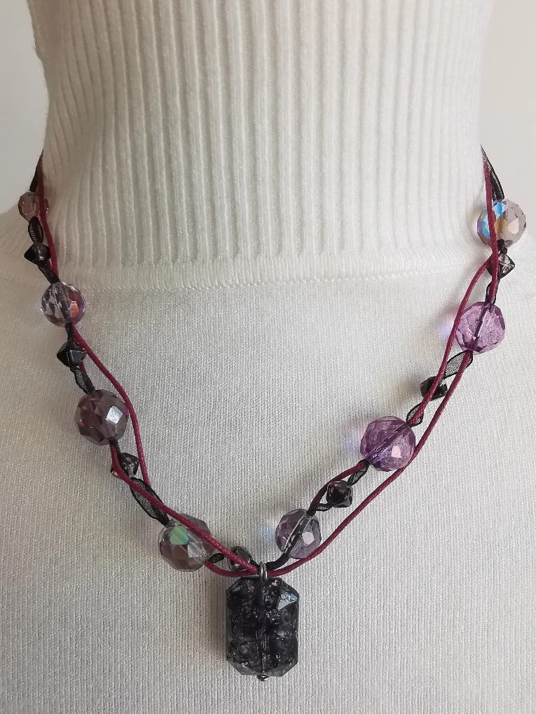 Dámský náhrdelník Marielle na krk HandMade.