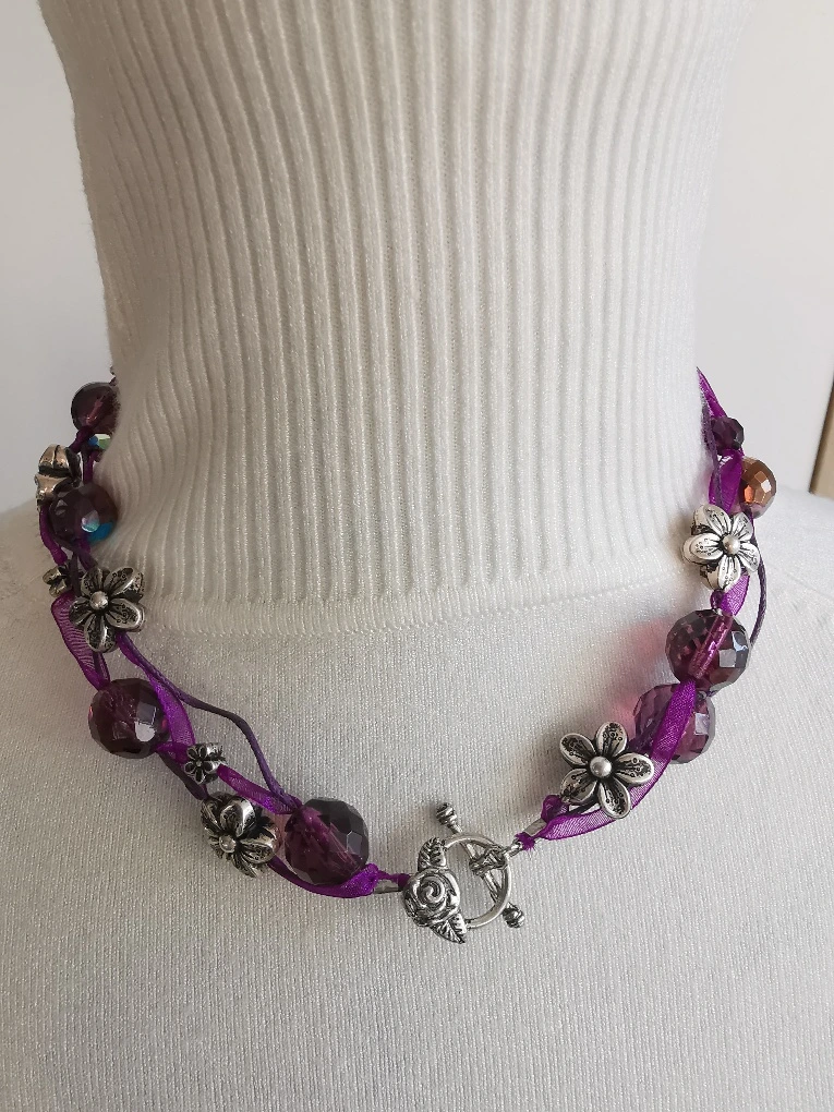 Dámský náhrdelník Marielle na krk HandMade.