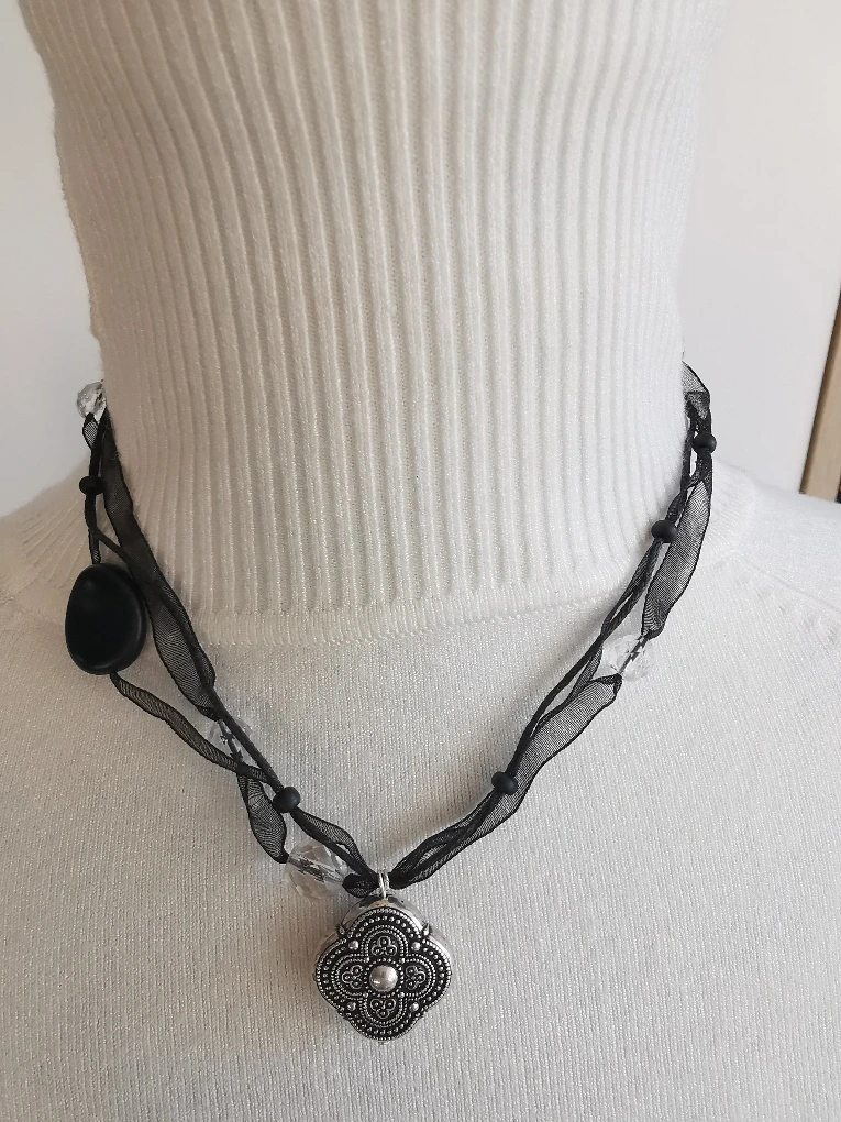 Dámský náhrdelník Marielle na krk HandMade.