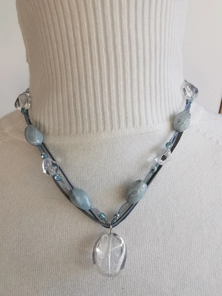 Dámský náhrdelník Marielle na krk HandMade.