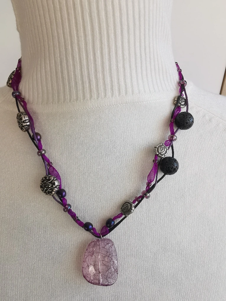 Dámský náhrdelník Marielle na krk HandMade.