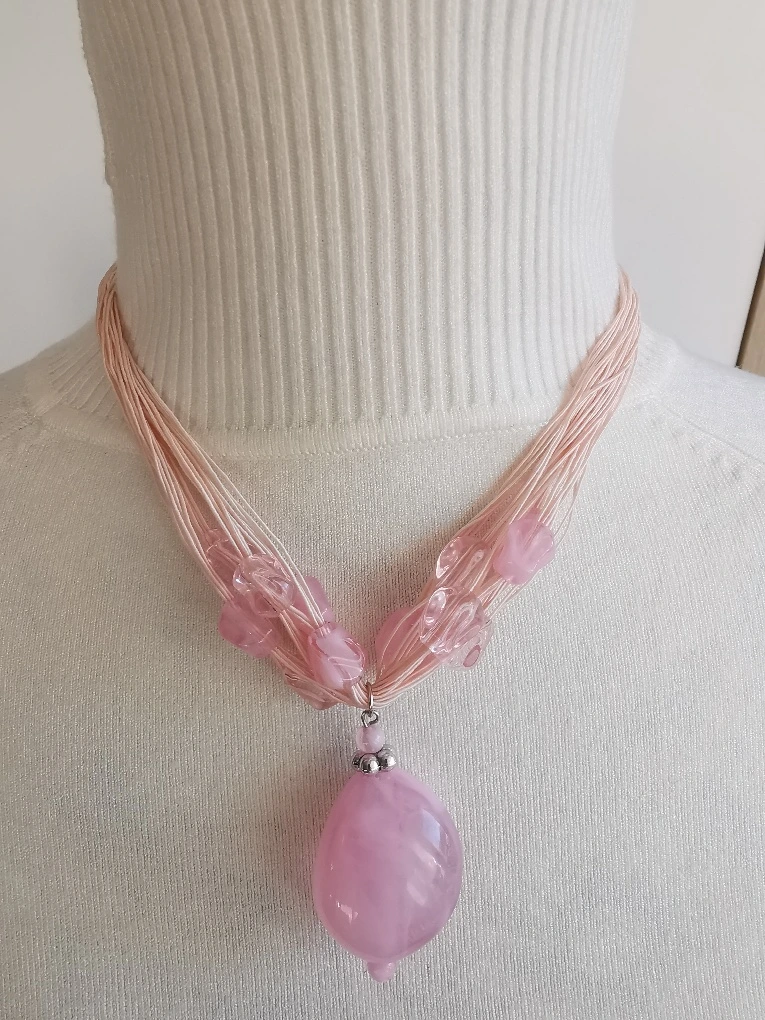 Dámský náhrdelník Marielle na krk HandMade.