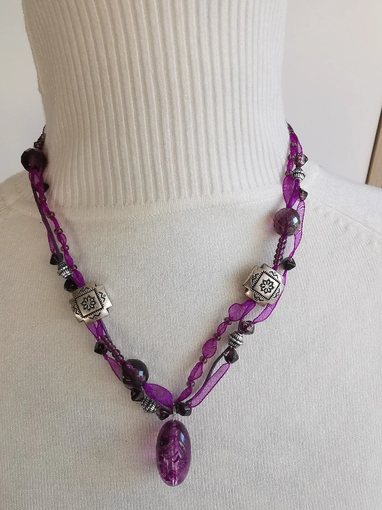 Dámský náhrdelník Marielle na krk HandMade.