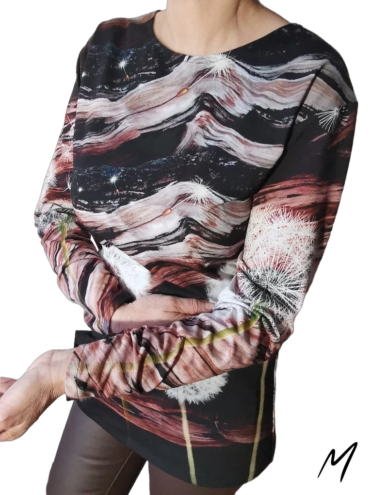Bavlněná halenka Marielle s elastanem a nařaseným rukávem, vzor pampeliška, Velikost M-L. Cena 790,-