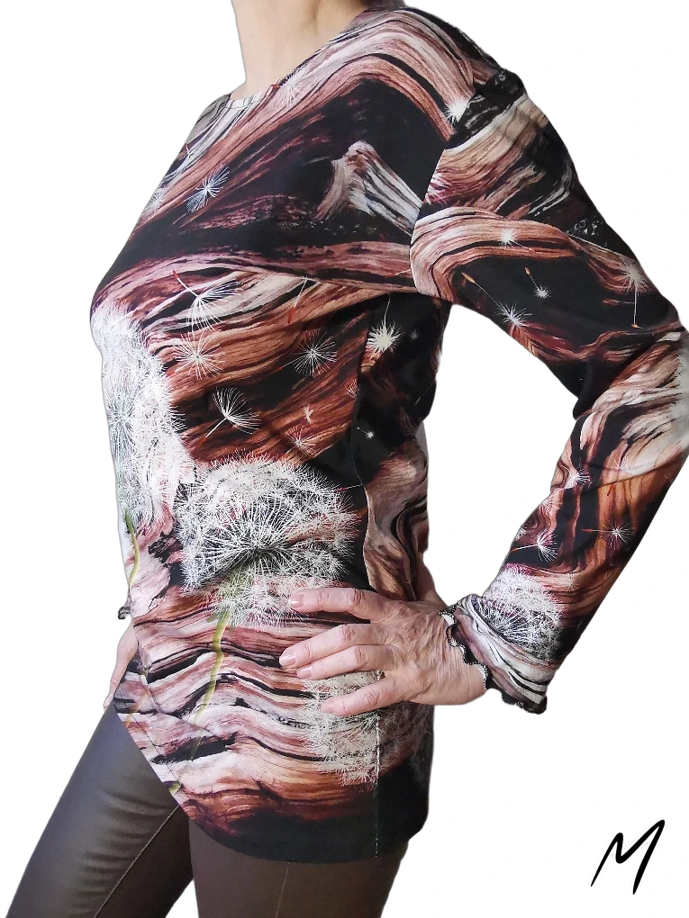 Bavlněná halenka Marielle s elastanem a zvonečkovým rukávem, vzor pampeliška, Velikost M-L. Cena 790,-