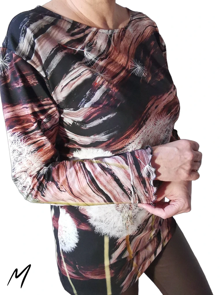 Bavlněná halenka Marielle s elastanem a zvonečkovým rukávem, vzor pampeliška, Velikost M-L. Cena 790,-