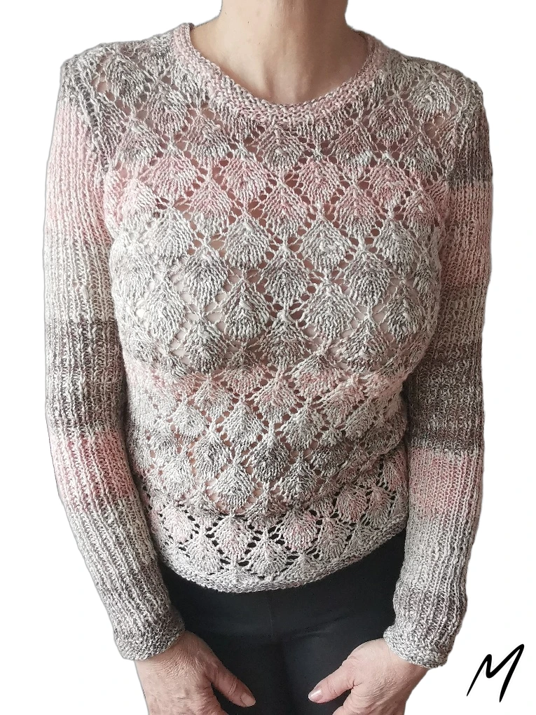 Ručně pletená jarní halenka Marielle z příjemného materiálu. Pudrově růžová-béžová-světle šedá barva. Velikost S-M.