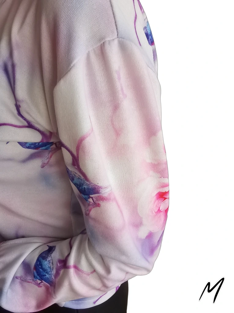 Halenka Marielle z jemné svetroviny v krásném ptačím vzoru, vynikne nejlépe s černými kalhotami. Velikost M-L. Cena 790,-